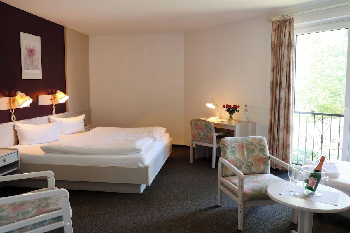 Habitación triple, vista al jardín | Wifi gratis