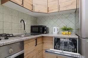 Refrigerador, microondas, horno, placa de cocina