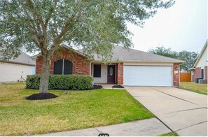 Exterior - Terrific 2-bedroom house with AC and POOL in charming Richmond (Richmond)