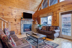 Smart TV, fireplace, video games - Game Room, Arcade, Theater, Hot Tub • Near Pigeon Forge | Skycrest by AvantStay (Sevierville)