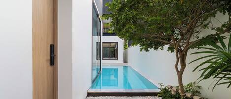 Hồ bơi ngoài trời