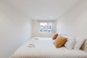 Internet, bed sheets - Serene Scandi Inspired Flat by Tower Bridge (Greater London)