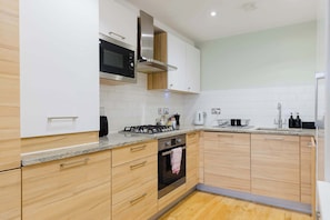 Fridge, microwave, oven, stovetop - Serene Scandi Inspired Flat by Tower Bridge (Greater London)