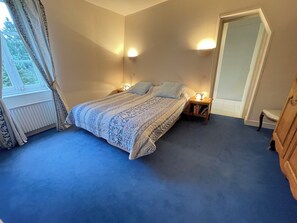 4 bedrooms, bed sheets