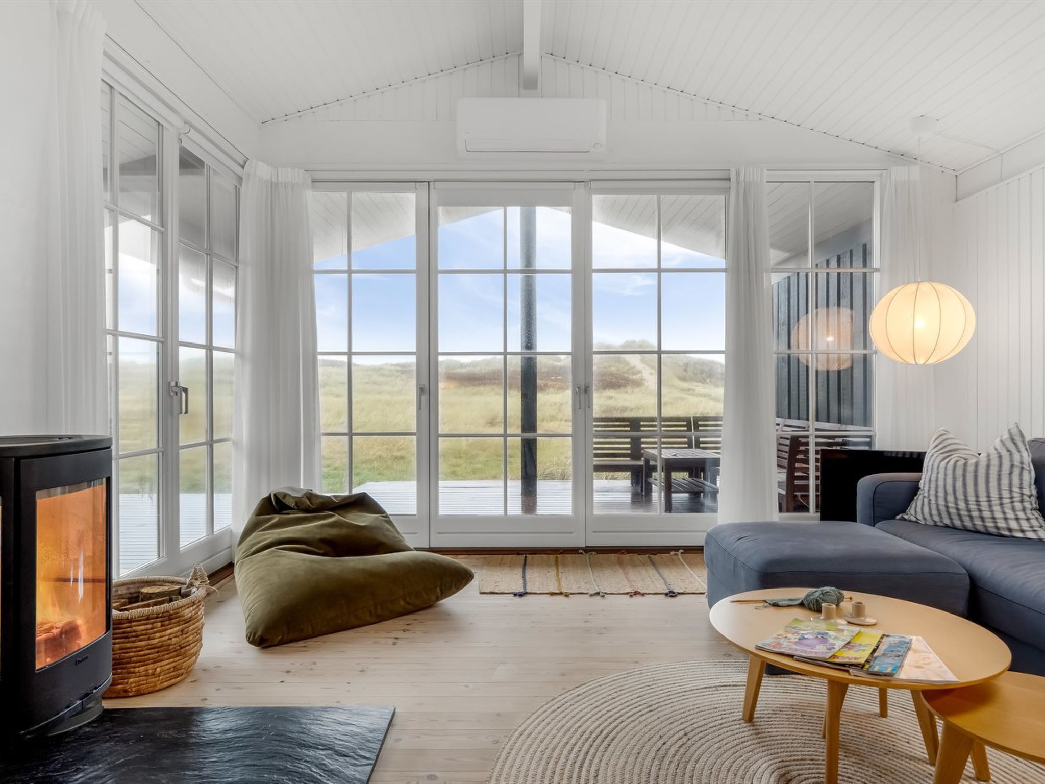 Télévision, cheminée