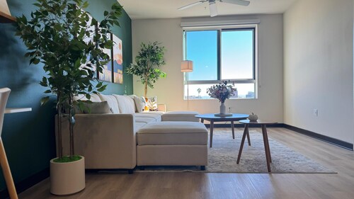 Cozy 1-bedroom apartment in excellent West Hollywood with free parking