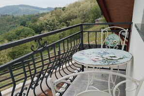 Outdoor dining - Holiday Home Martin with Swimming Pool (Varazdinske Toplice)