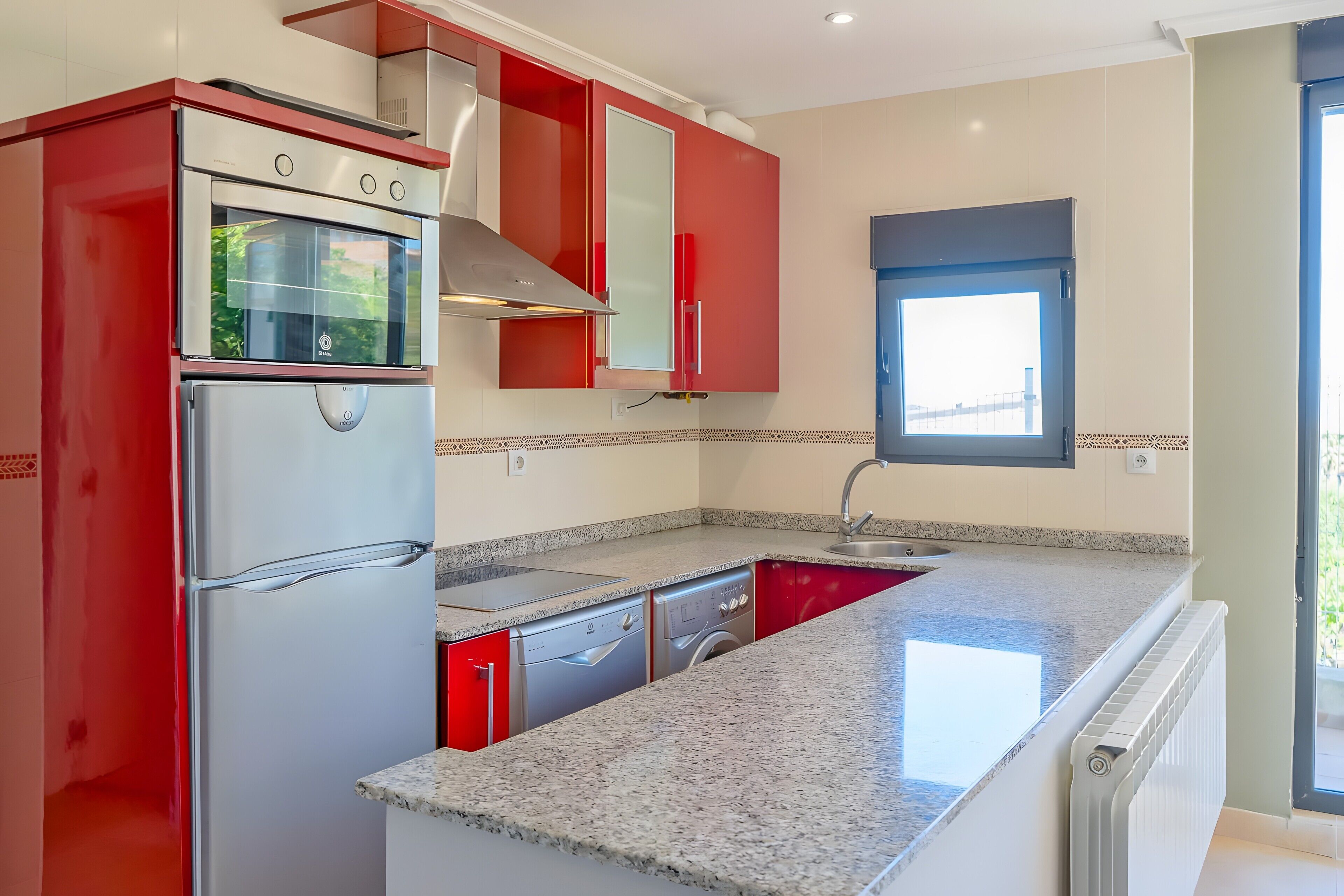 Refrigerador, microondas, horno, placa de cocina