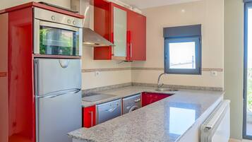 Refrigerador, microondas, horno, placa de cocina