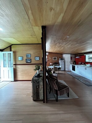 المنشأة من الداخل