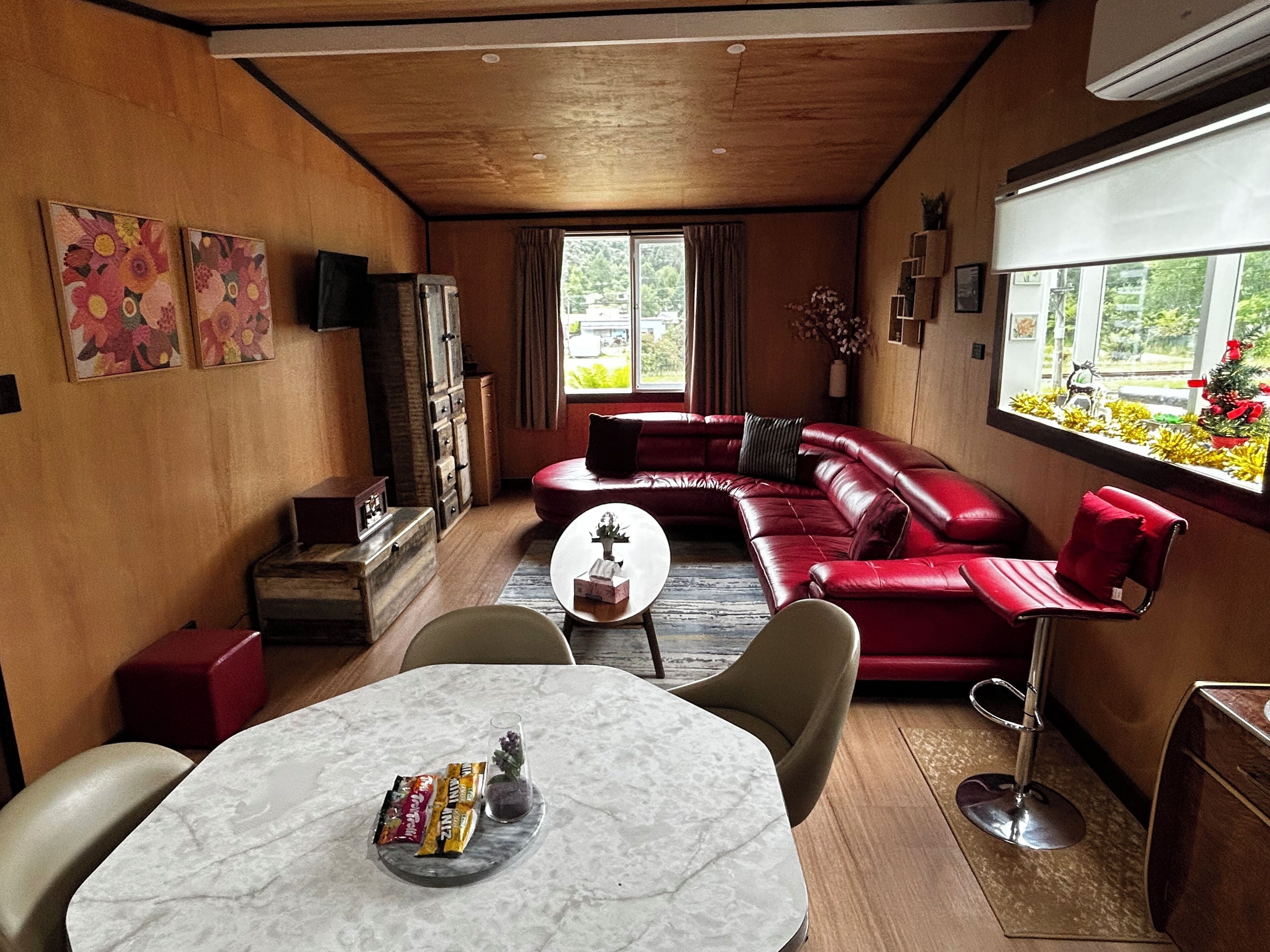 Smart TV, music library, stereo