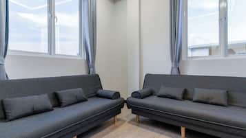 Vierbettzimmer | Zimmersafe, Schreibtisch, schallisolierte Zimmer, kostenloses WLAN