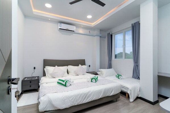 Chambre Quadruple | Coffres-forts dans les chambres, bureau, chambres insonorisées