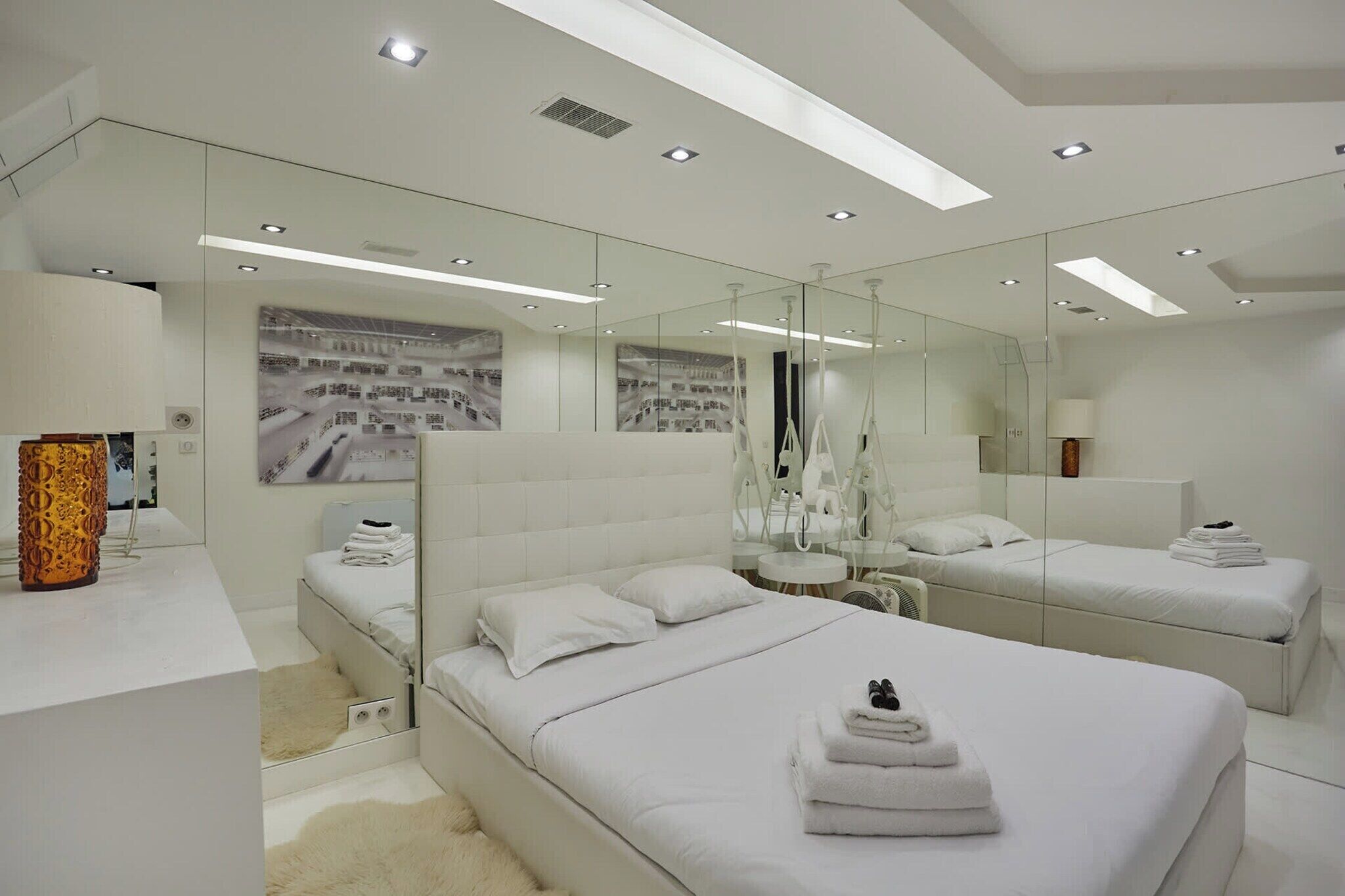 4 bedrooms, desk, iron/ironing board, Internet