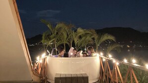 Bañera de hidromasaje al aire libre