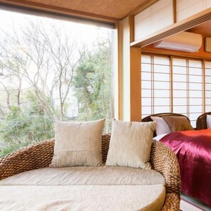 Room - Bettei Sora no ue (Ito)