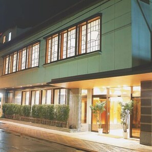 Exterior detail - Hotel Tsuruya (Mitsuke)