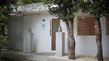 تفاصيل الفندق من الخارج