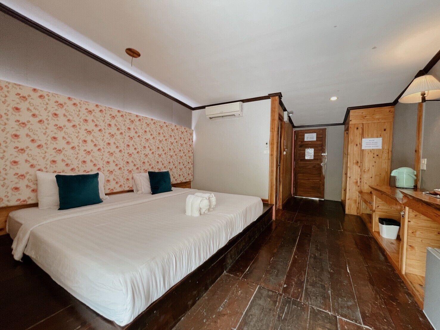 Standard Double Room, River View | Free WiFi