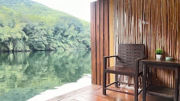 ห้องสแตนดาร์ดดับเบิล, วิวแม่น้ำ | ลานระเบียง/นอกชาน