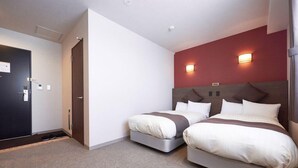 A hotel room with two beds, a dark door, a light wall, and two wall-mounted lights. - Hotel Kan-raku Honjo Waseda Ekimae (Honjo)