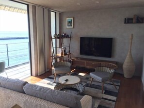 Living area - Villa Ocean Kamaguchi <awajishima> (Awaji)