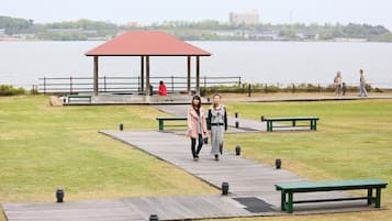 المنطقة المحيطة بالمنشأة