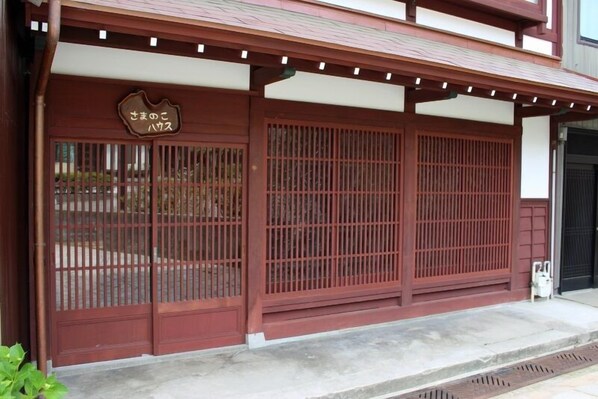 Exterior detail - Samanoko House (Takaoka)
