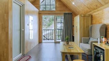 In-room safe, laptop workspace, blackout curtains, soundproofing