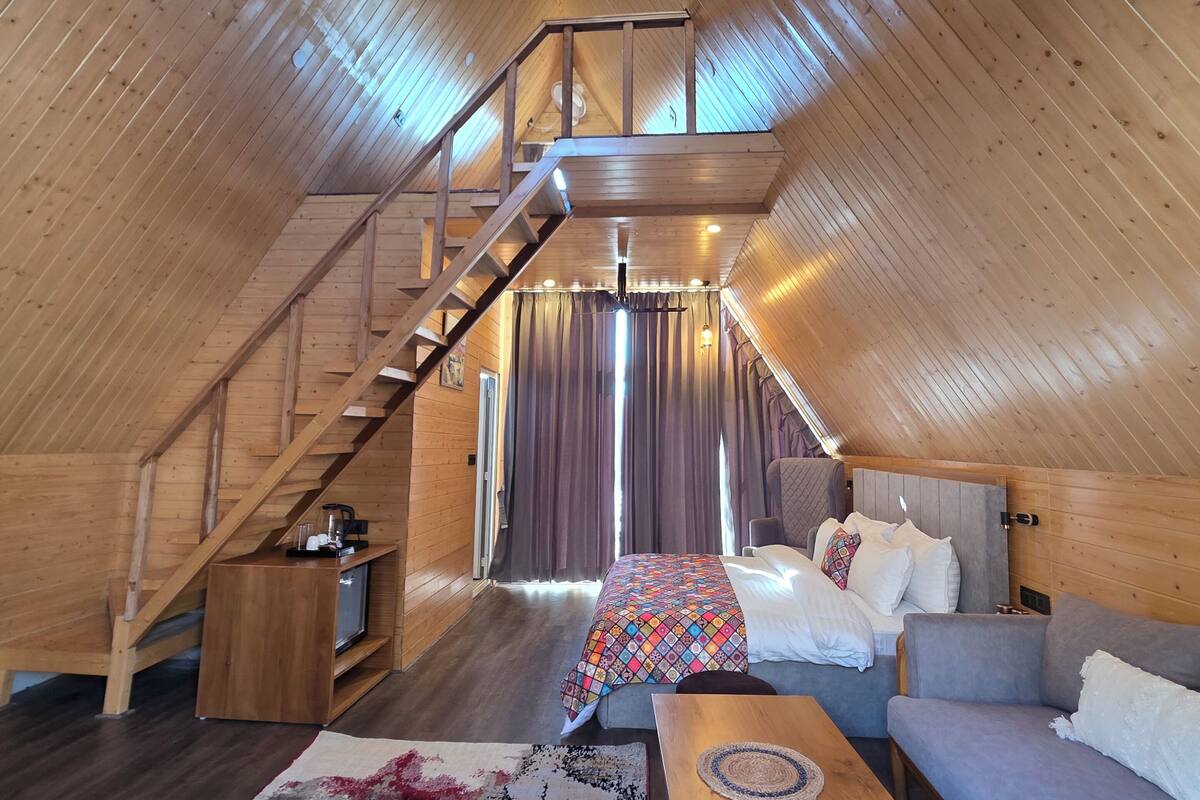 In-room safe, laptop workspace, blackout curtains, soundproofing