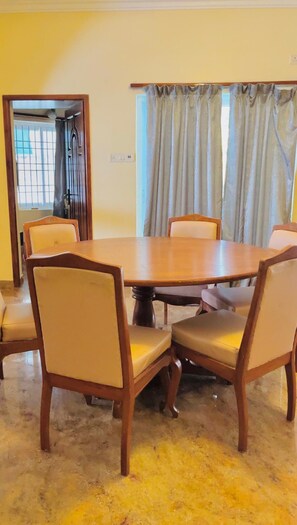 Dining - 4 Bedroom villa - The Tides Inn at Uthandi (Chennai)