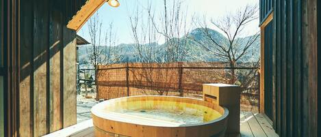 Outdoor spa tub