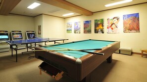 A pool table with a blue felt surface, surrounded by posters on the wall. - Nasuyumoto Onsen Ryokan Shimizuya (Nasu)