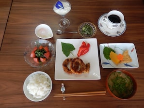 Comida y bebida