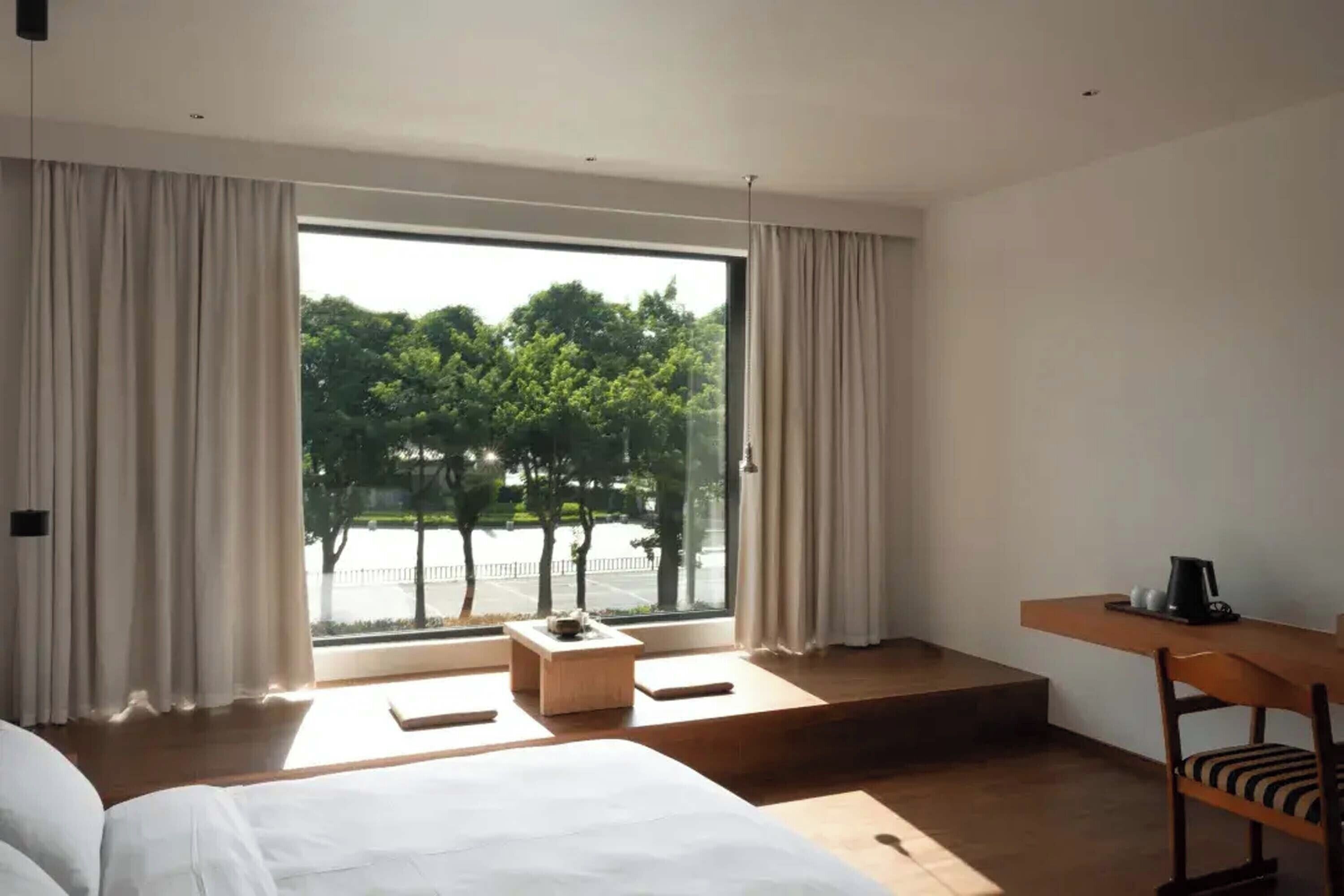 Business Suite, Hill View | View from room