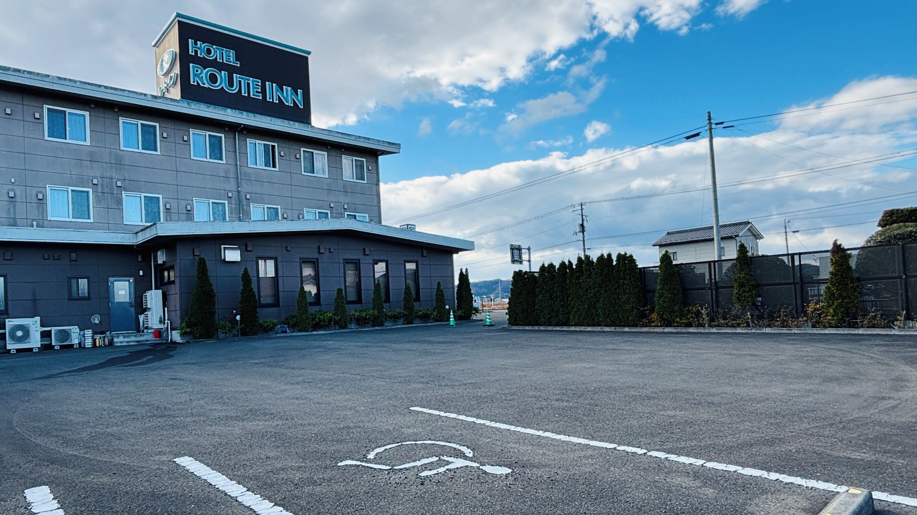 A modern hotel building with a sign reading 'HOTEL ROUTE INN'.