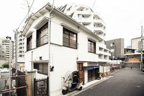 Unclassified image, 4 of 36, button - Araiya (Tokyo)