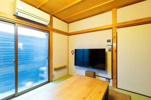 Unclassified image, 5 of 36, button - Araiya (Tokyo)