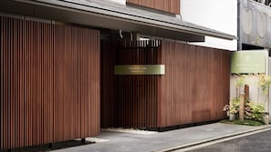Exterior detail - Tassel Inn Kyoto Kawaramachi Nijo (Kyoto)