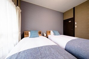 Desk, iron/ironing board - Cozy Vacation Stay Fuji Kawaguchiko (Fujikawaguchiko)