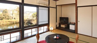 Hitoyoshi Onsen Shirasagiso
