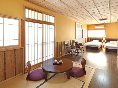 Hitoyoshi Onsen Shirasagiso