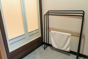 Interior - Shimairo Nagate (Goto)