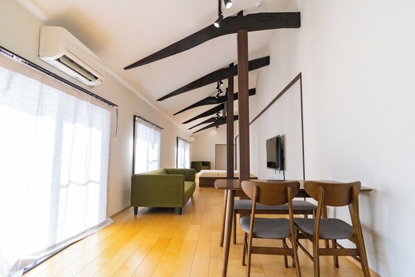 Interior - Shimairo Nagate (Goto)