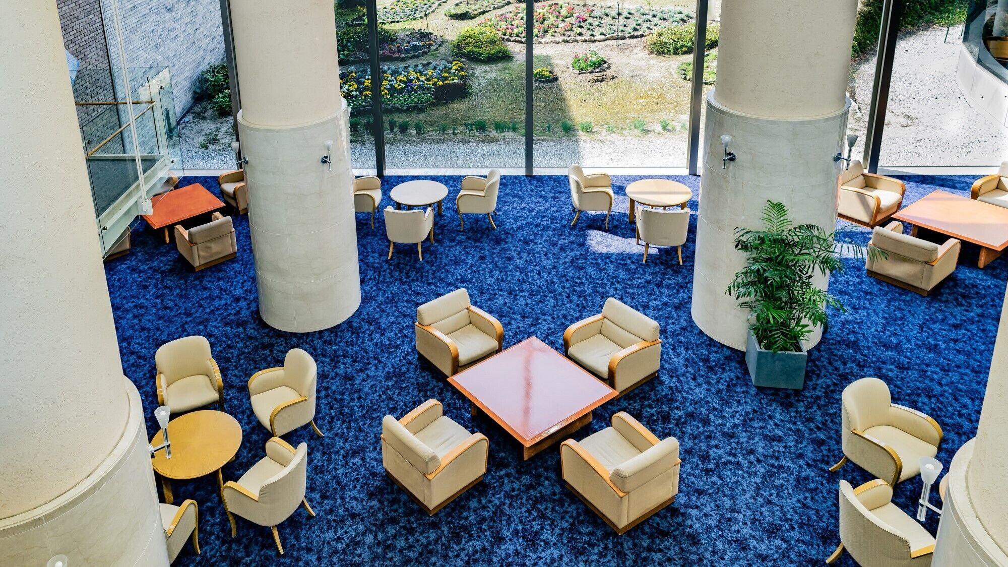 المنشأة من الداخل