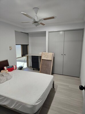 2 bedrooms, iron/ironing board, bed sheets, wheelchair access - Secluded and private part of the house with space (Winthrop)