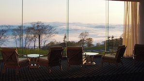 Outdoor dining - The Windsor Hotel Toya Resort & Spa (Toyako)