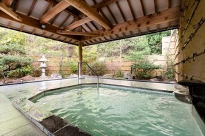 Een sauna, warm/mineraalwaterbronnen