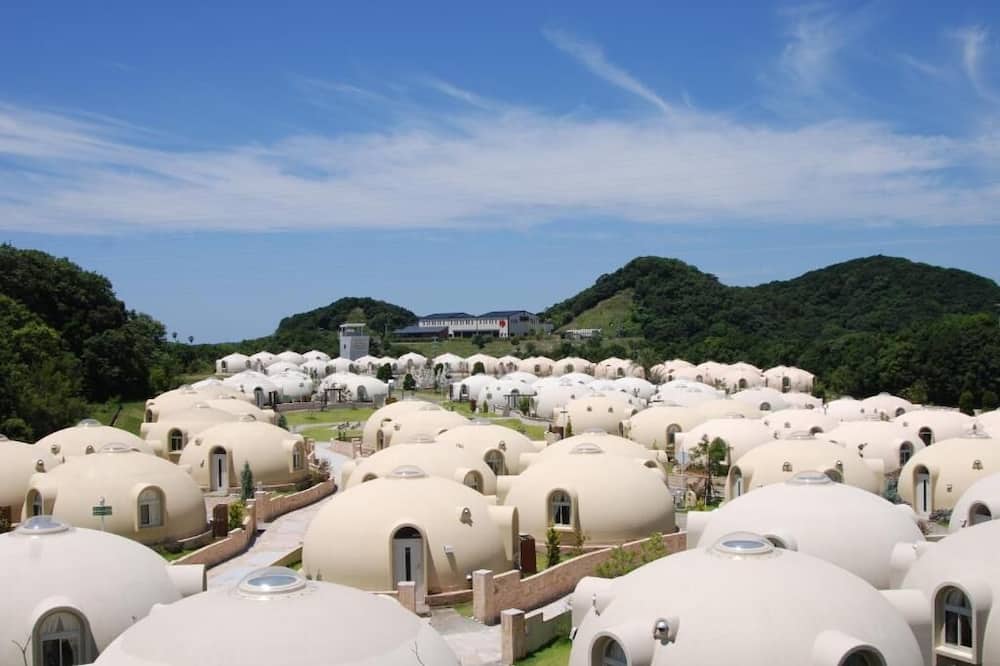 Nankishirahama Toretore Village