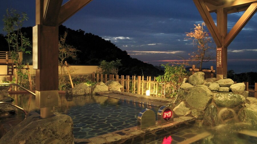 Nankishirahama Toretore Village